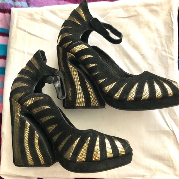 Jeffrey Campbell gold black striped Hecate heels - Picture 2 of 5